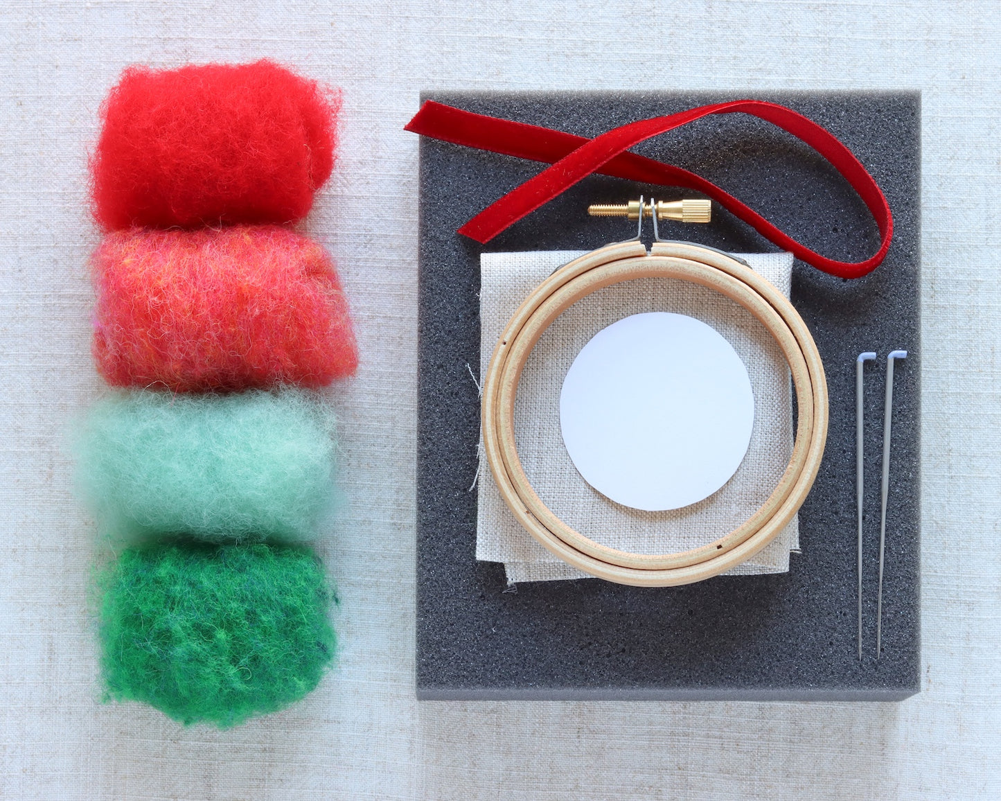 Christmas Wreath Ornament - Needle Felting Kit -  Beginner