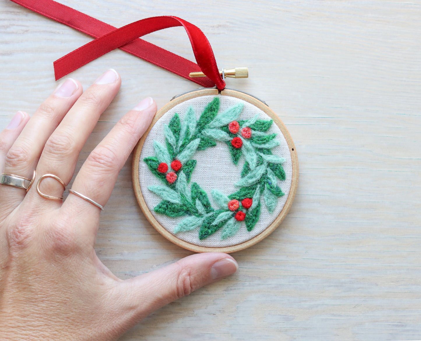 Christmas Wreath Ornament - Needle Felting Kit -  Beginner